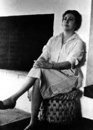 Rosario Castellanos Figueroa, la poetiza, escritora, docente y filósofa que abarcó todos los géneros literarios, nació en Ciudad de México y fue a morir en Tel Aviv, Israel en misión diplomática.