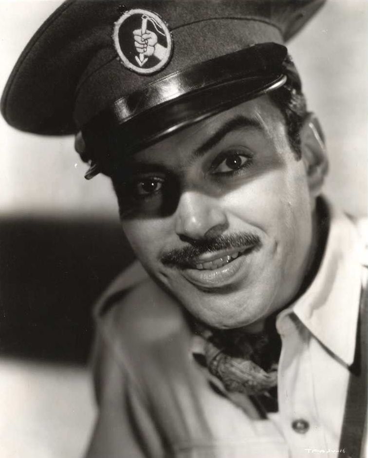 Pedro Gregorio Armendáriz Hastings, el gran actor de cine tanto en México como el Hollywood, se suicidó en su cuarto de hospital al no soportar un cáncer linfático.